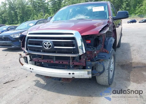 2010 Toyota Tundra Grade 4.6L V8 z USA, uszkodzony, nr VIN 5TFUM5F15AX003701